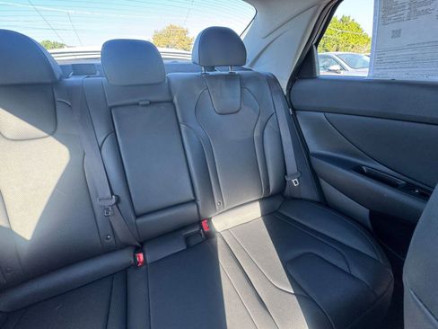 Used 2025 Hyundai Elantra Limited image 38