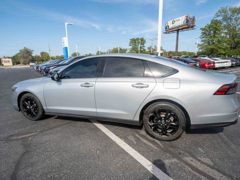 Used 2025 Honda Accord SE image 4