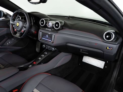 Used 2015 Ferrari California T RWD image 41