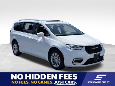 Used 2021 Chrysler Pacifica Touring-L w/ Uconnect Theater Family Group AWD/4WD image 1