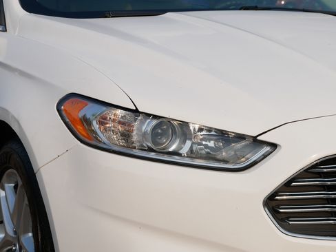 Used 2013 Ford Fusion SE FWD image 16