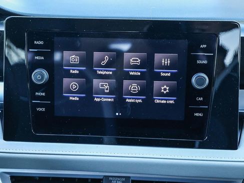 New 2025 Volkswagen Taos SE image 30