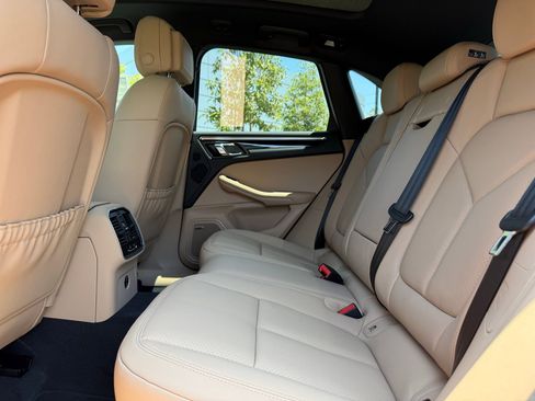 Used 2025 Porsche Macan image 30