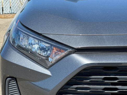 Used 2020 Toyota RAV4 LE AWD/4WD image 16
