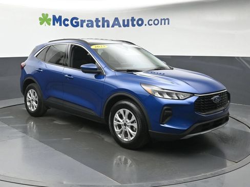 Used 2023 Ford Escape Active w/ Tech Pack #2 AWD/4WD image 2