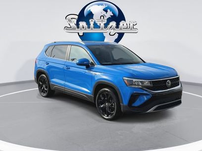 Used 2023 Volkswagen Taos SE w/ Panoramic Sunroof Package