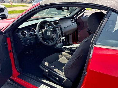 Used 2012 Ford Mustang Convertible RWD image 11