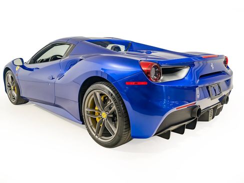 Used 2019 Ferrari 488 Spider RWD image 4