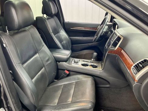 Used 2013 Jeep Grand Cherokee Limited w/ Luxury Group II image 22