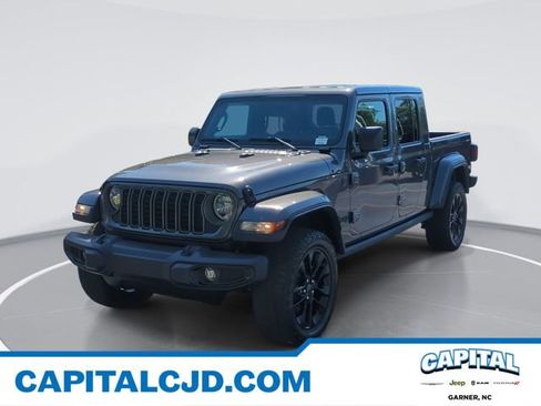 Certified 2025 Jeep Gladiator Sport AWD/4WD image 1