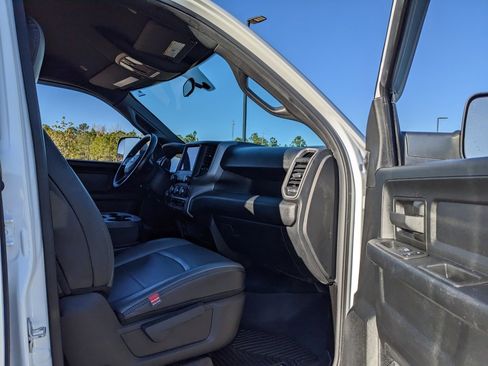 Used 2021 RAM 2500 Tradesman w/ Chrome Appearance Group image 32