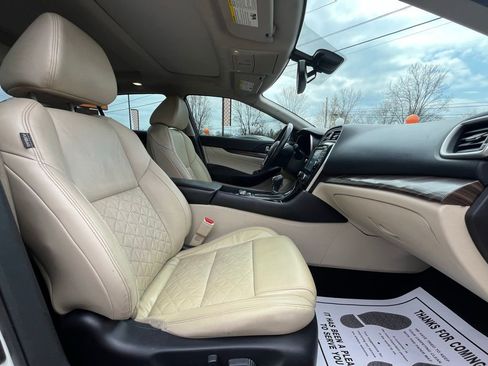 Used 2017 Nissan Maxima Platinum image 19