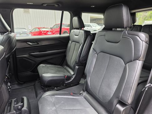 Used 2025 Jeep Grand Cherokee L Altitude AWD/4WD image 17