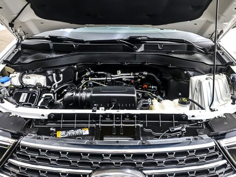 Used 2023 Ford Explorer XLT w/ Equipment Group 202A image 11