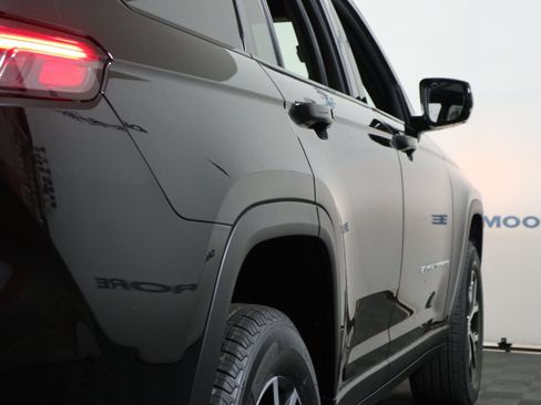 New 2025 Jeep Grand Cherokee L Limited w/ Luxury Tech Group II image 5