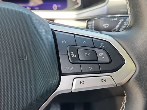 Certified 2025 Volkswagen Taos SEL AWD/4WD image 18