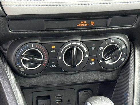 Used 2019 Toyota Yaris LE image 21