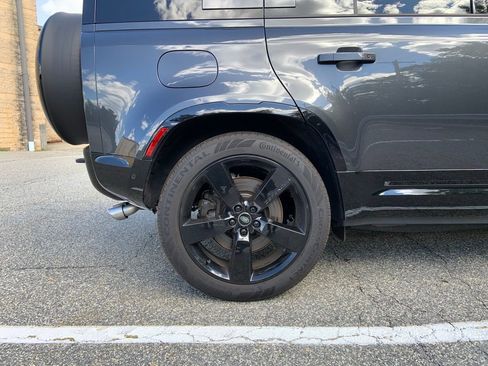 Certified 2024 Land Rover Defender 110 V8 image 10