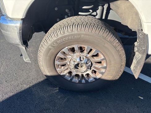 Used 2021 Ford F250 Lariat w/ Chrome Package image 12