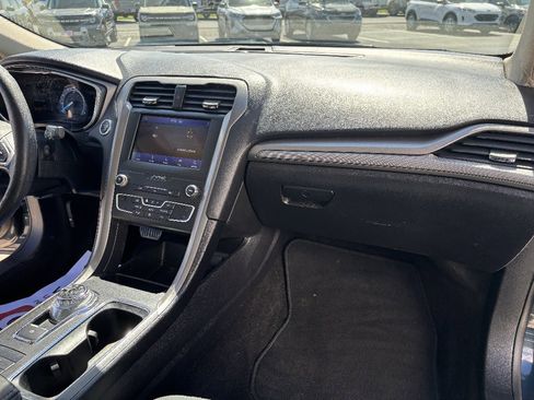 Used 2020 Ford Fusion SE FWD image 16
