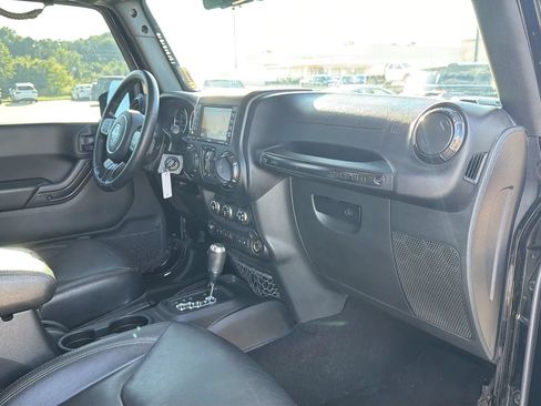 Used 2017 Jeep Wrangler Unlimited Sahara AWD/4WD image 91