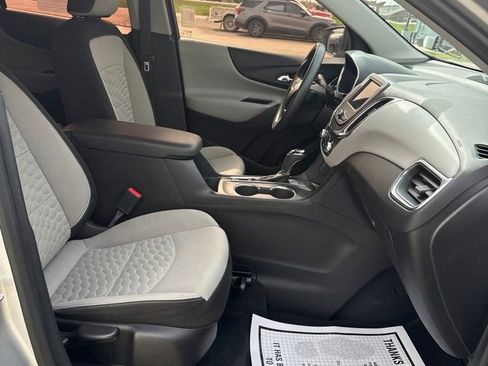 Used 2019 Chevrolet Equinox LS FWD image 11