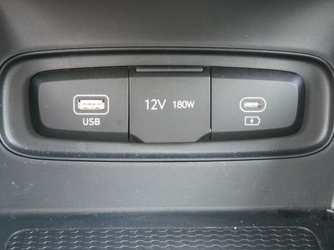 Used 2025 Hyundai Venue SEL FWD image 22