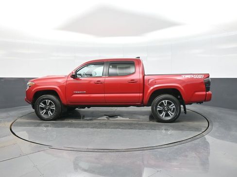 Certified 2017 Toyota Tacoma TRD Sport w/ Tow Package (A/T) image 4