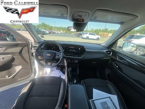 Used 2025 Chevrolet TrailBlazer LT FWD image 25