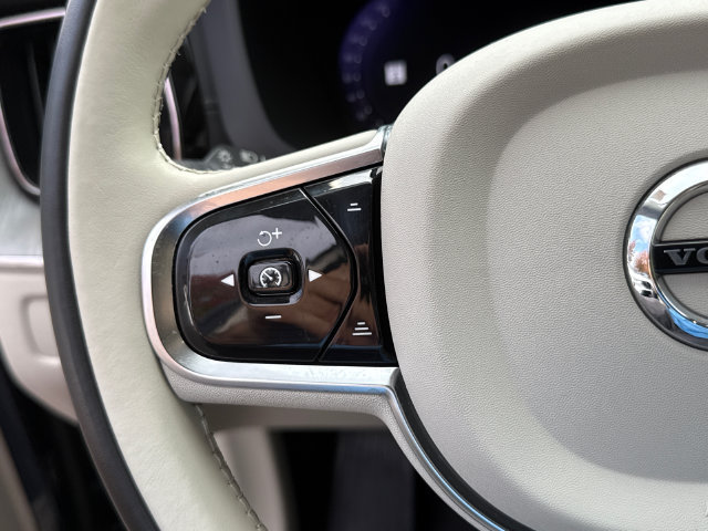 Used 2023 Volvo XC60 T8 Ultimate w/ Climate Package AWD/4WD image 12