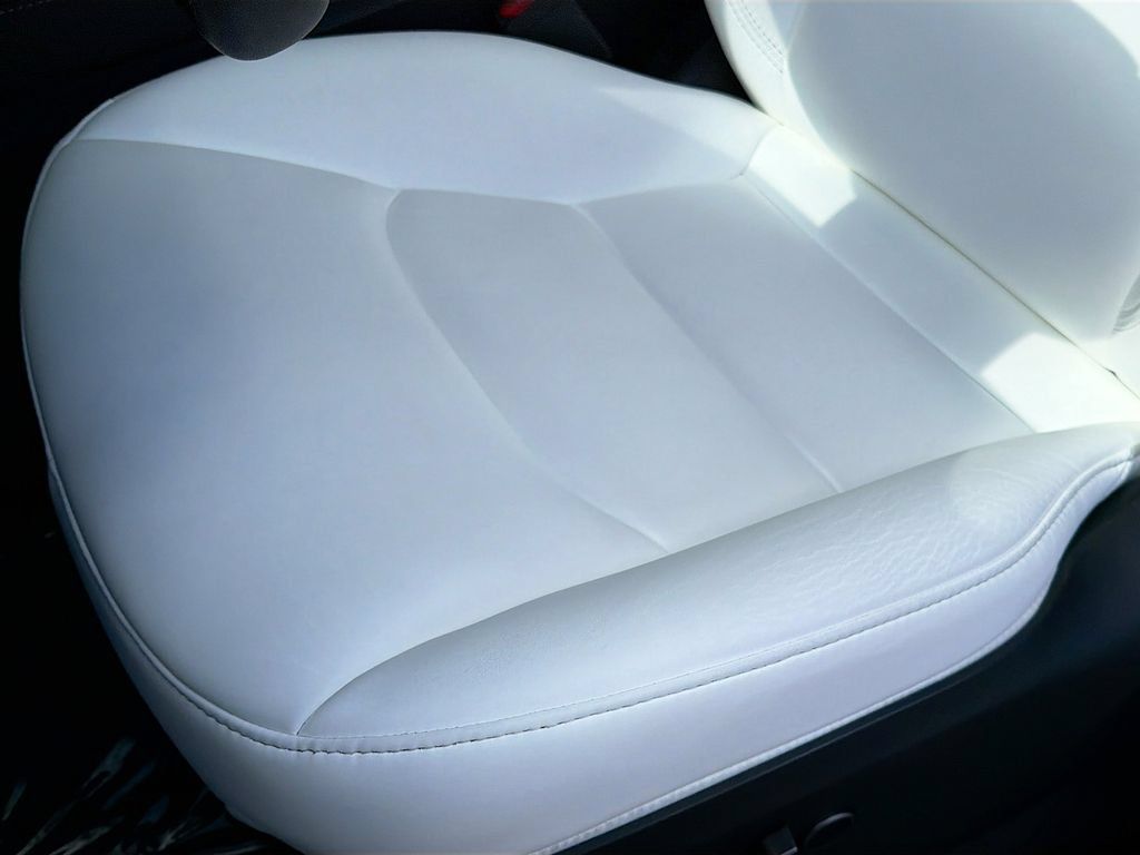 Used 2024 Tesla Model Y Long Range AWD/4WD image 19