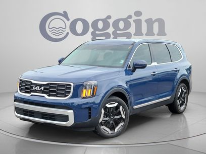 Used 2024 Kia Telluride S w/ S Sunroof Package