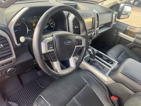 Used 2018 Ford F150 Lariat w/ Equipment Group 502A Luxury image 13