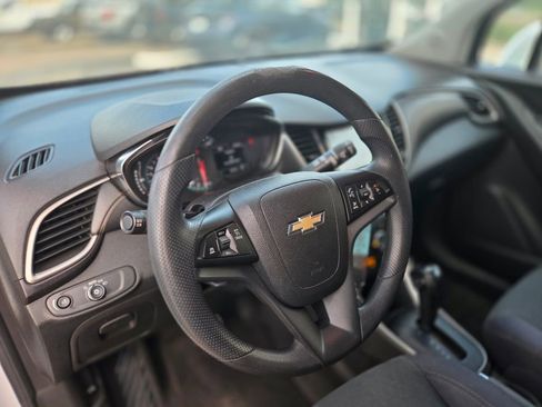 Used 2017 Chevrolet Trax LS w/ Fleet Convenience Package FWD image 14