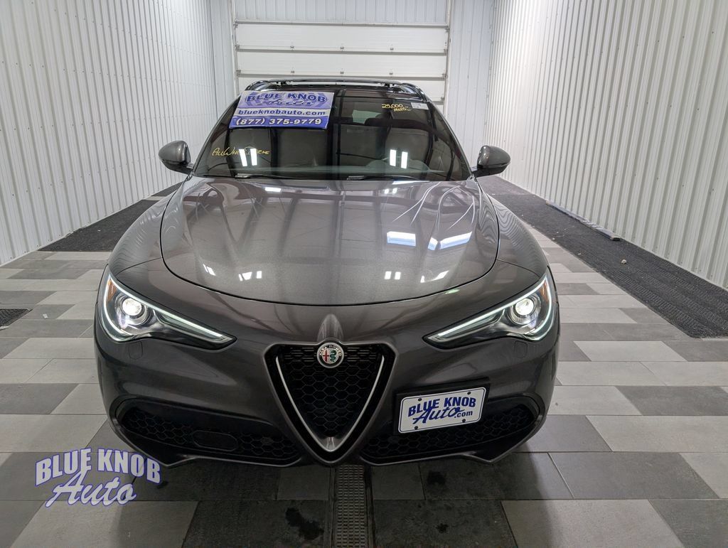 Used 2023 Alfa Romeo Stelvio Ti AWD/4WD image 6