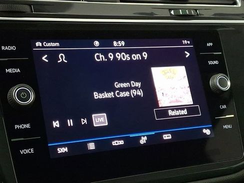 Used 2022 Volkswagen Tiguan SE image 3