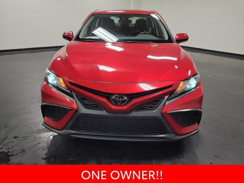 Used 2023 Toyota Camry SE FWD image 3