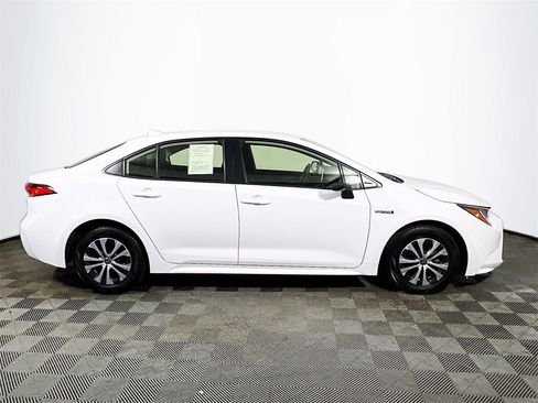 Used 2021 Toyota Corolla LE image 9