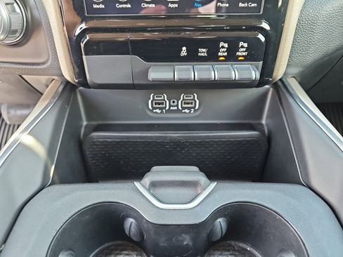 Used 2020 RAM 1500 Laramie AWD/4WD image 25