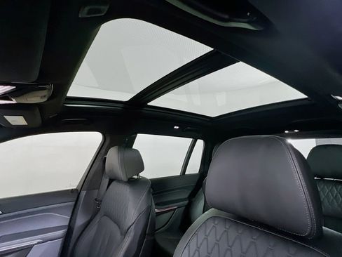 Used 2025 BMW X7 M60i w/ Executive Package image 23