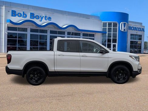 Certified 2024 Honda Ridgeline Black Edition image 2