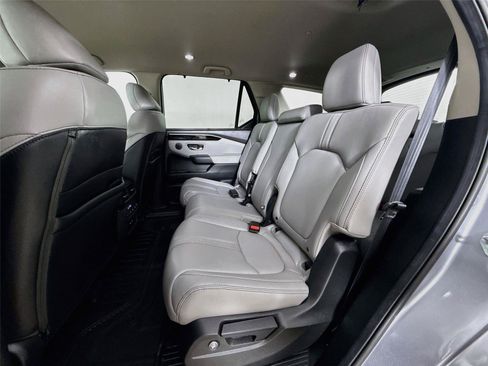 Used 2025 Honda Pilot EX-L image 24