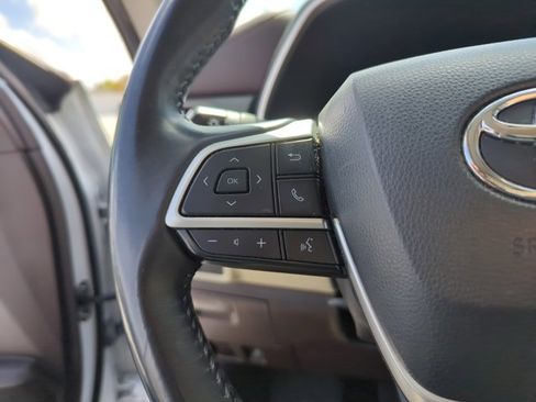 Used 2022 Toyota Highlander XLE image 14