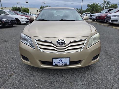 Used 2010 Toyota Camry LE image 2
