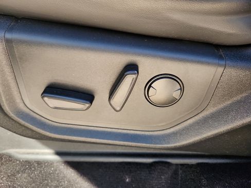 Used 2023 Ford Expedition XLT image 11