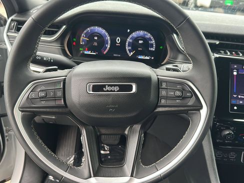 Used 2024 Jeep Grand Cherokee L Laredo image 13