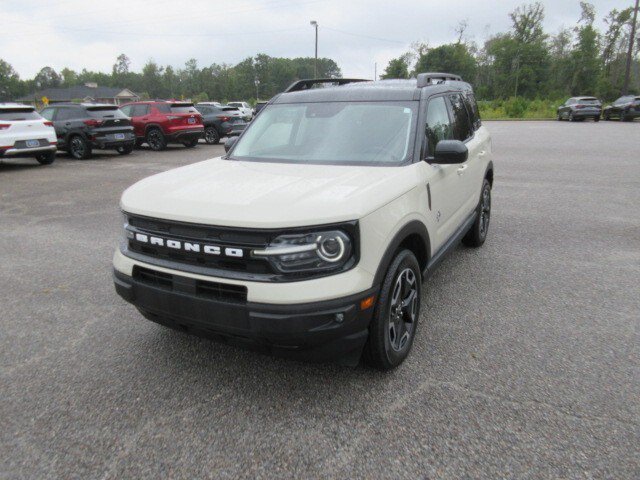 Used 2024 Ford Bronco Sport Outer Banks w/ Tech Package AWD/4WD image 2