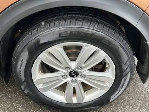 Used 2018 Kia Sportage LX w/ LX Popular Package image 13