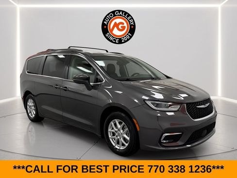 Used 2022 Chrysler Pacifica Touring-L FWD image 1