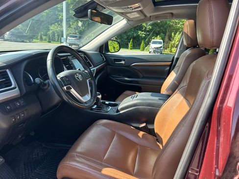 Used 2019 Toyota Highlander Limited Platinum AWD/4WD image 10